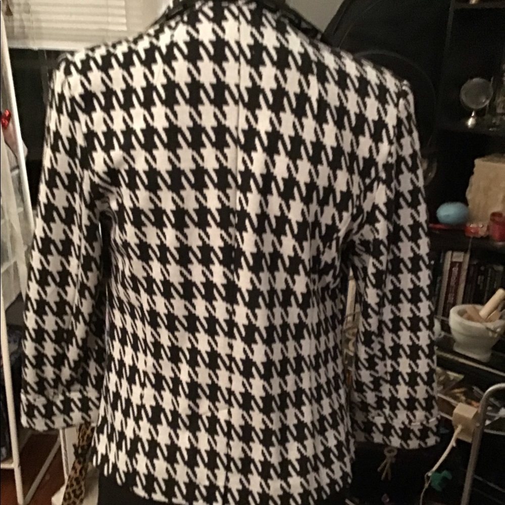 Blazer - Picture 4 of 6